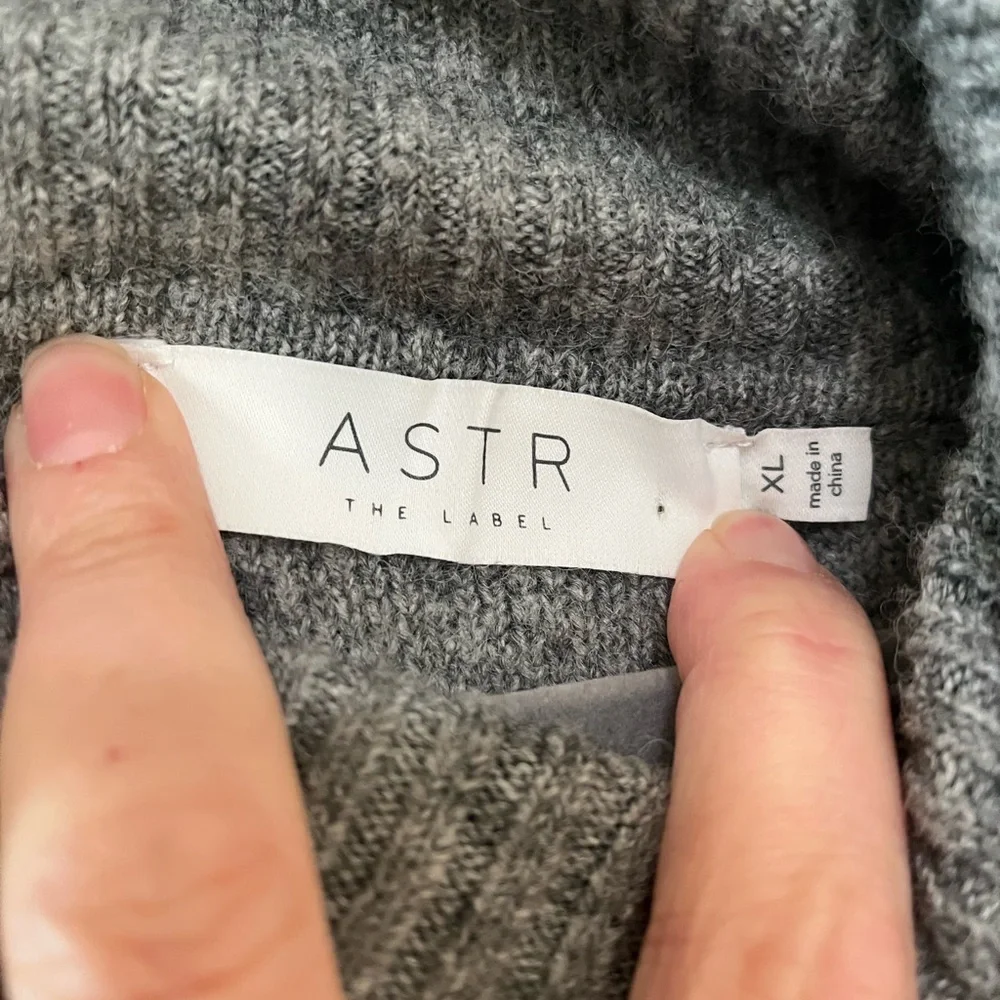 Astr Gray Sleeveless Turtleneck Sweater Maxi Dress - Picture 2 of 3